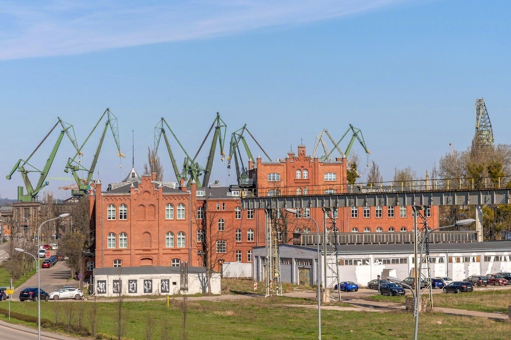 Doki Living & Foodhall by Downtown Apartments