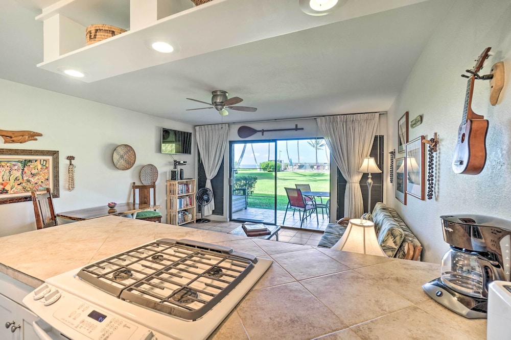 Kaunakakai Escape: Heated Pool & Beach Access