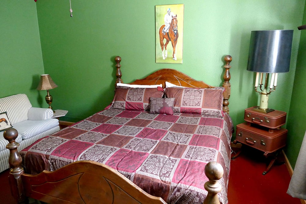 Historic Whiting Hotel Suites - Property Image 11