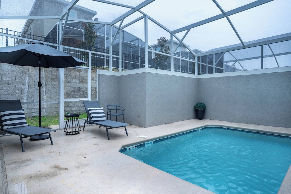 4BR Luxury Home at Champions Gate With Pool