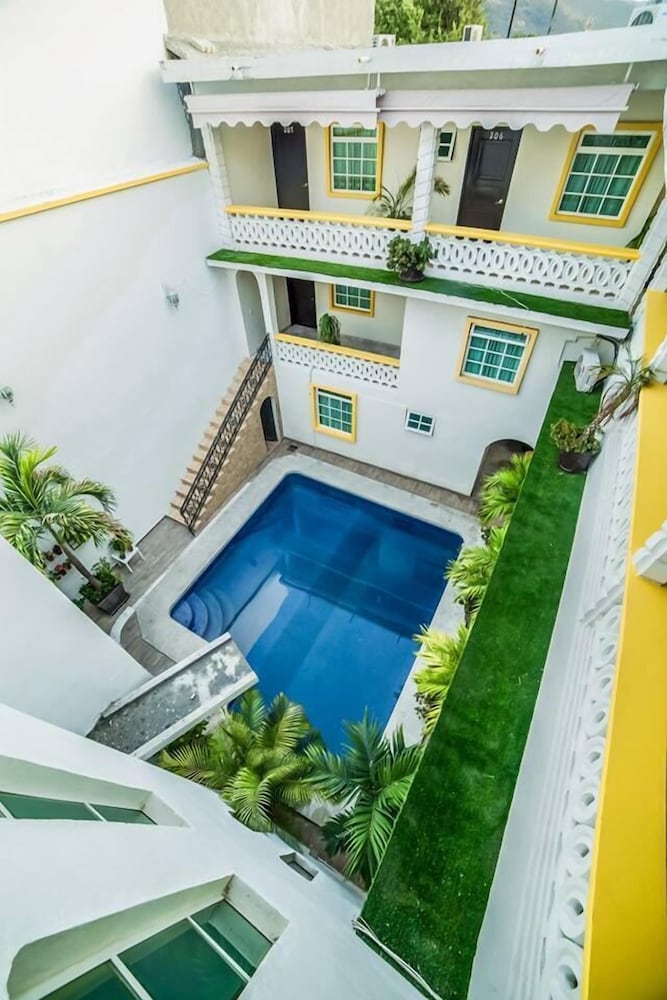 Hotel Casa Blanca - Property Image 12