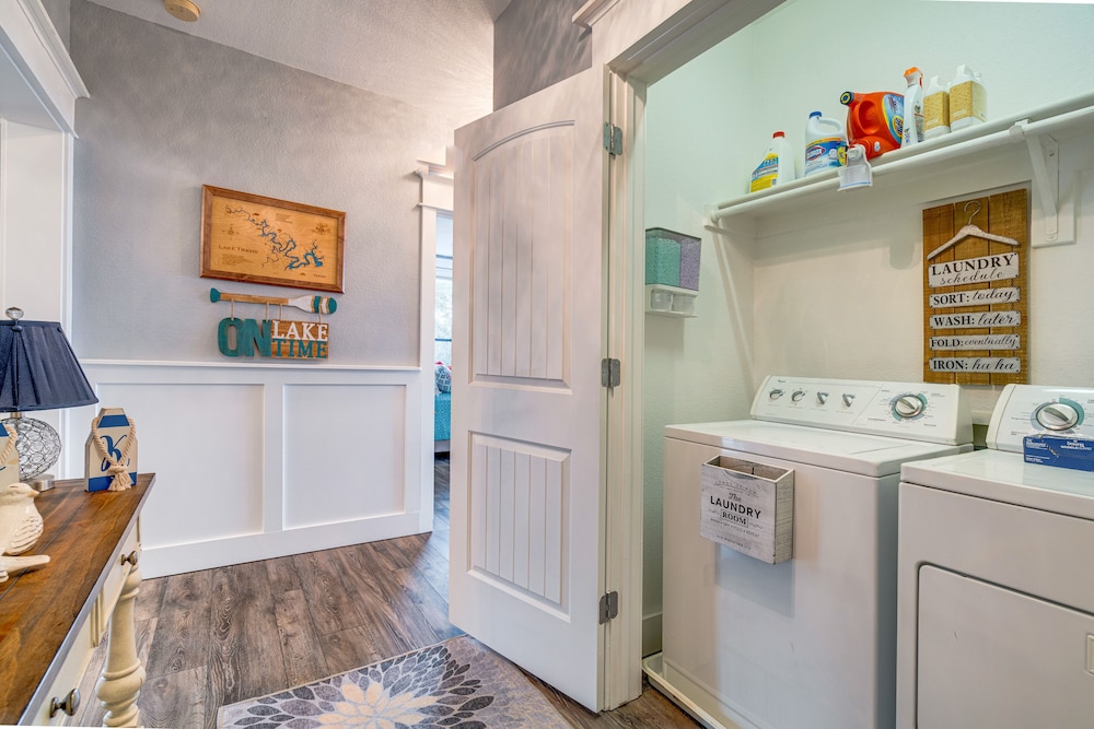 Jonestown Condo on Lake Travis w/ 2 Balconies! - Property Image 7