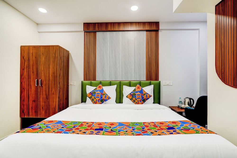 Fabhotel Leon Square