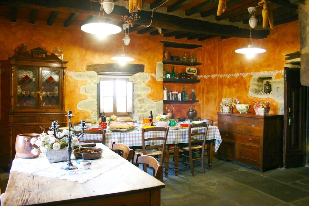 Wonderful private villa for 16 people with WIFI, private pool, TV and parking