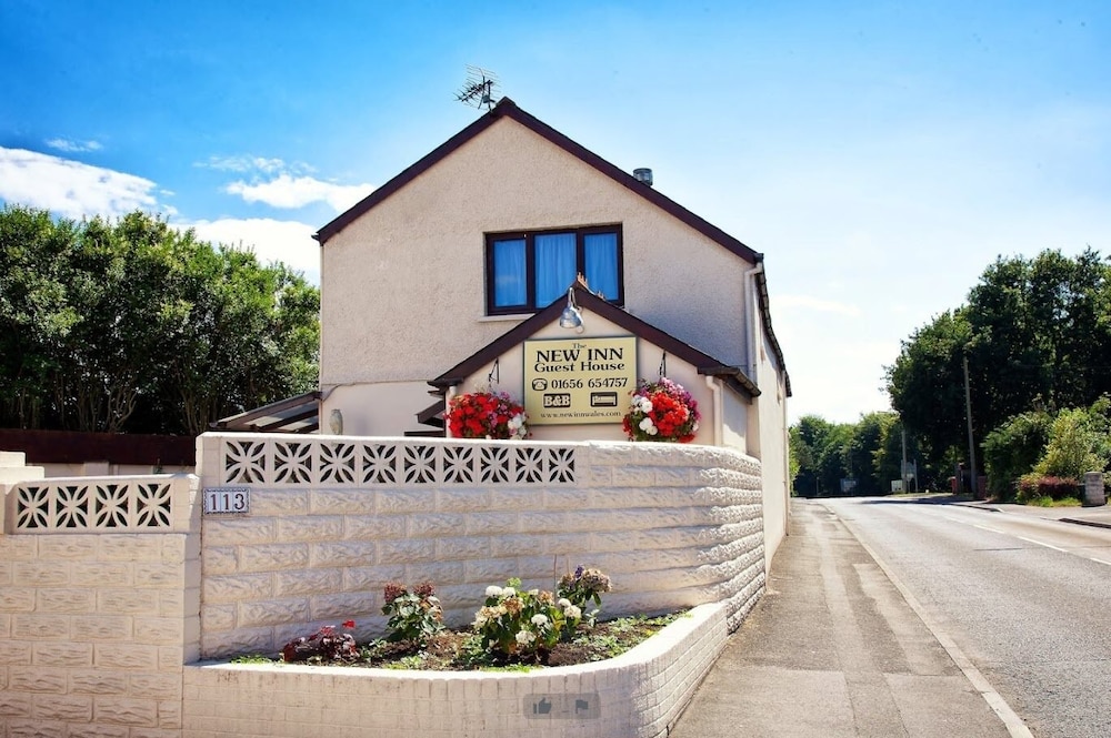 Bridgend Vacations - The New Inn Guest House - Property Image 1