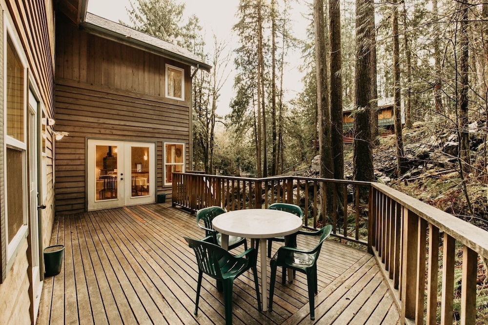 51sl - Ping Pong - Fireplace - D/w - W/d - Sleeps 8 3 Bedroom Home by RedAwning