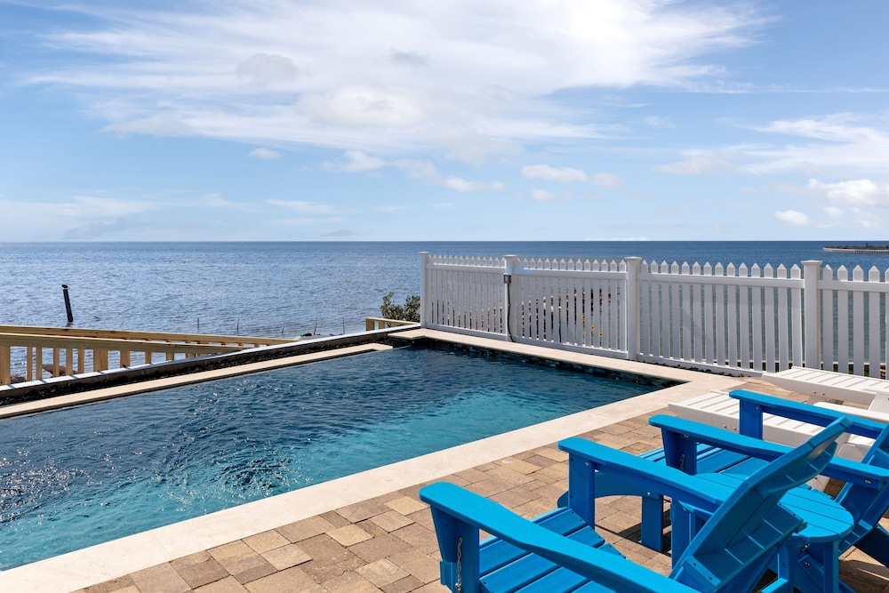 Ahh Da Sea - Waterfront, Backyard Ramp To Jetty & Laguna 3 Bedroom Home