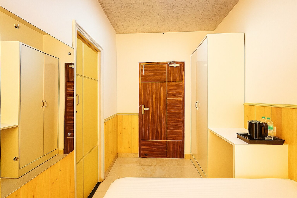 Hotel Shiva Lake - Near Mussoorie Lake