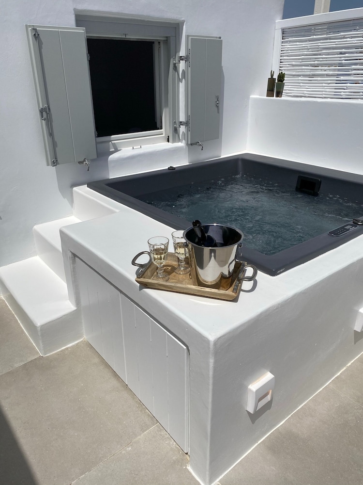 Mykonos 22 Superb Town Penthouse With Jacuzzi Spa