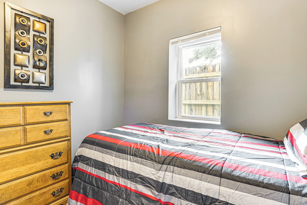 4 Mi to Dtwn Indianapolis: Quiet Apartment w/ Yard