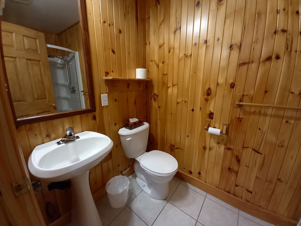 Anne's Windy Poplars Cottage Resort - Image 3