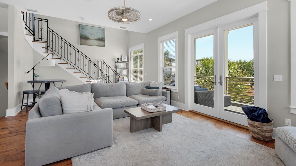 5BR Sleeps 14 in Seagrove Beach, Golf Cart, 6 Bikes, Pool + Free Attractions!