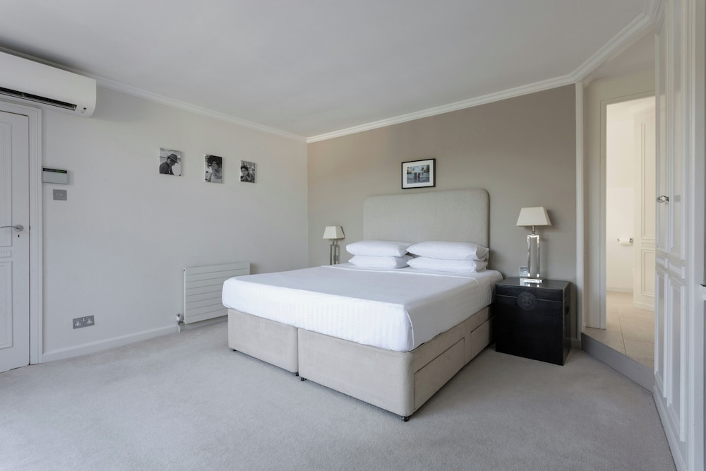 Somerset Square by Onefinestay