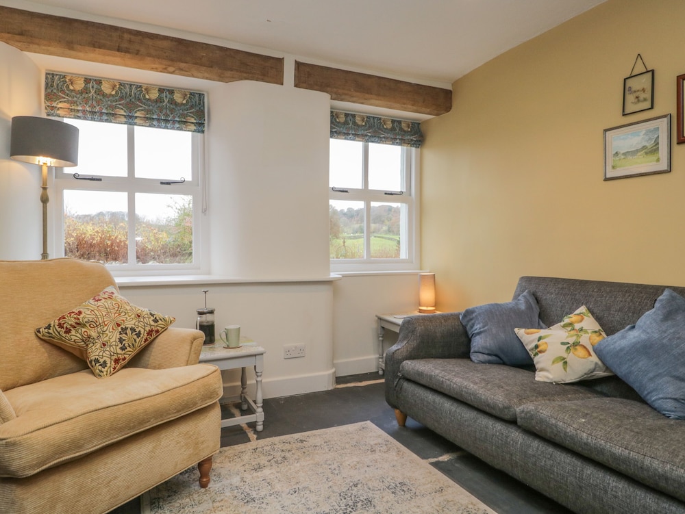 1 Sunny Point Cottages