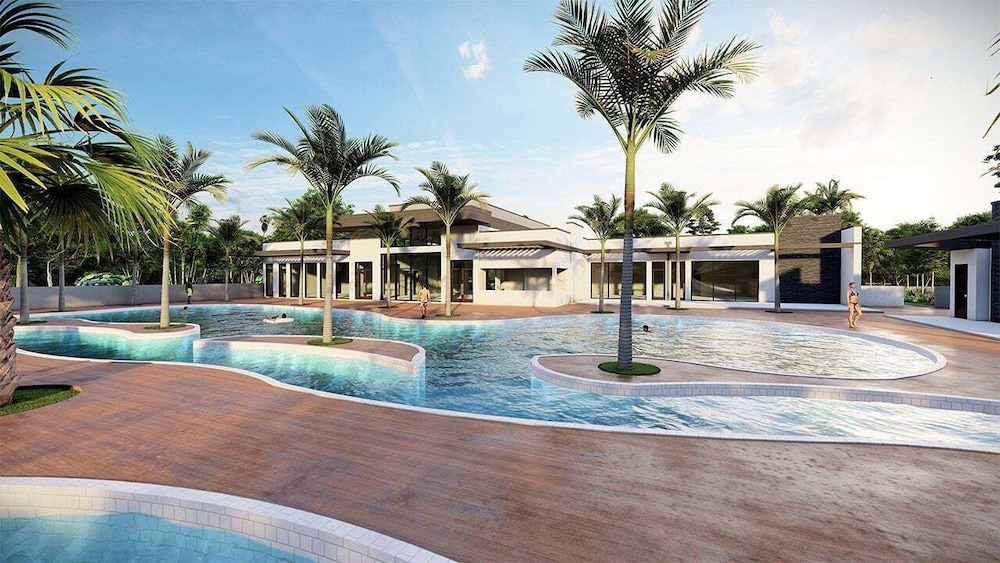 Luxurious 15br Villa With Lake View & Game/theater