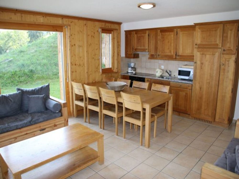 Apartment With Outdoor Dinning
