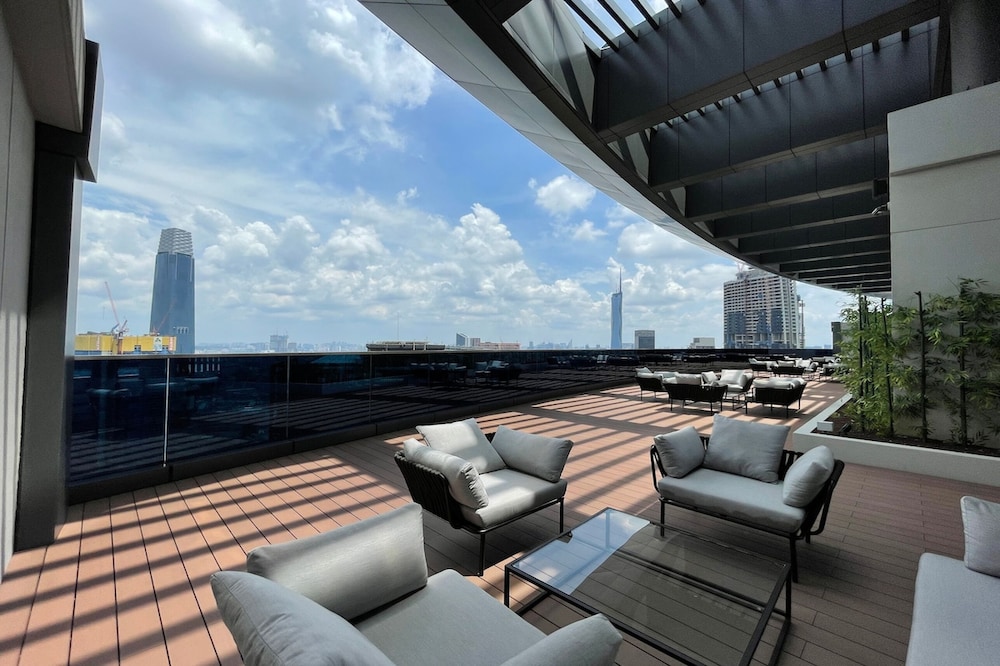 Eaton Residences KLCC SkyPool Sunset