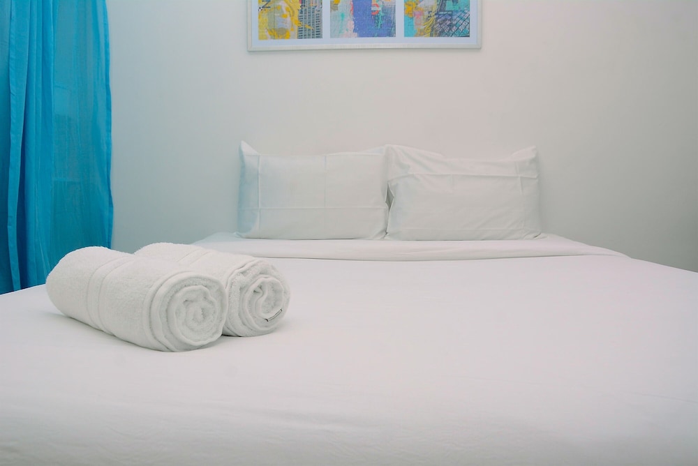 Cozy Living Studio Apartment at Bassura City view 3