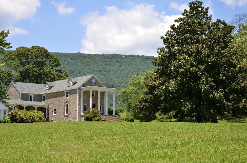 Mountain Cove Farms Resort