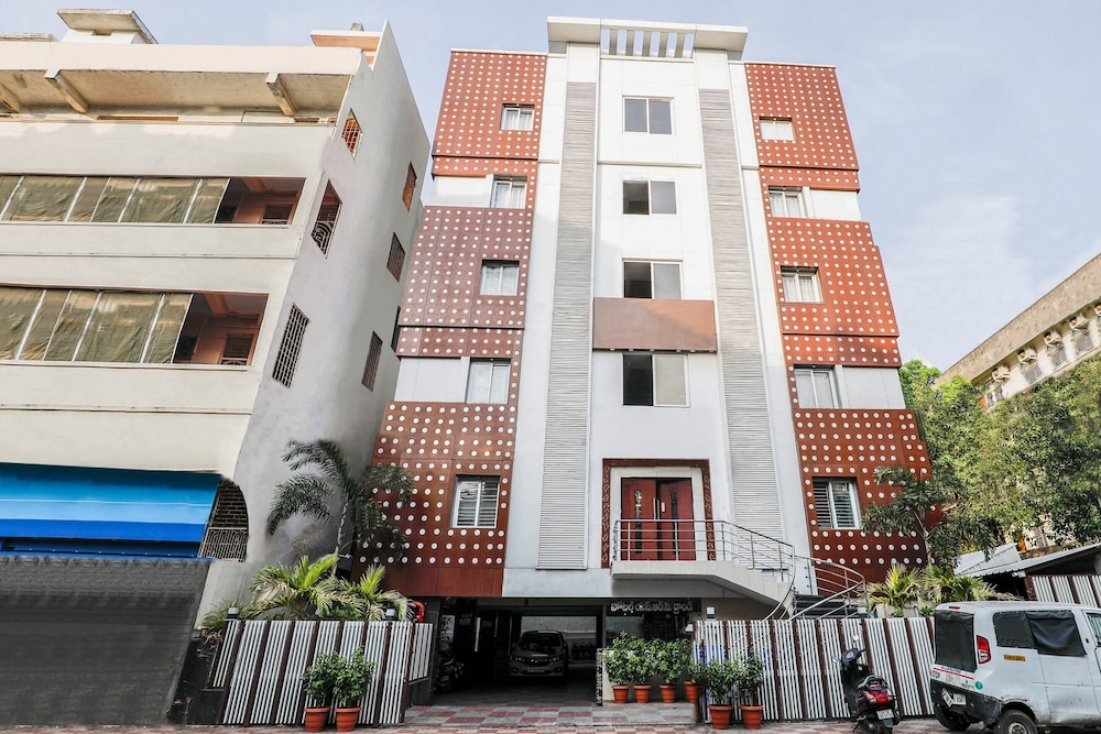 OYO Flagship 9352 Hotel SRC Grand