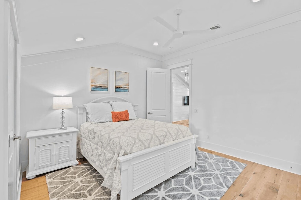 30A Aqua Vista by Avantstay Golf Cart Included, Pool Acess, Walk to Beach