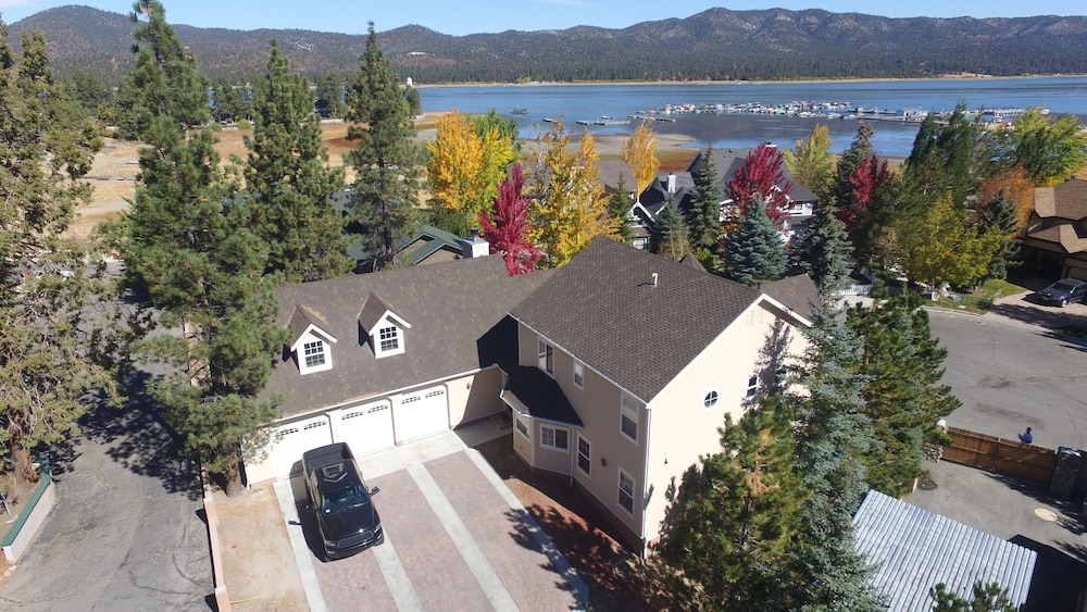 Lakeview Court Castle