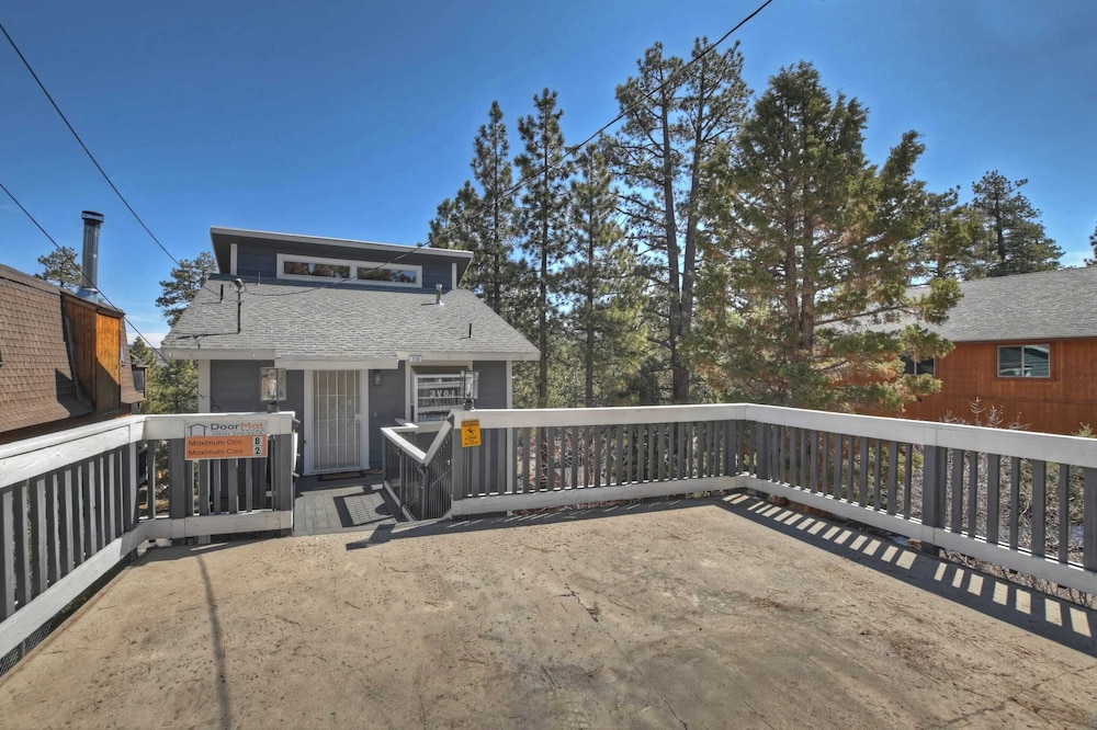Mountain Palette by Avantstay Hot Tub, Game Room, Deck, Sweeping Views!
