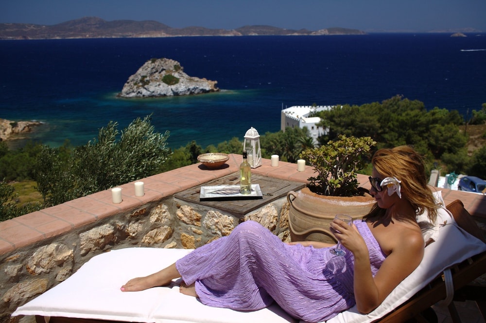 Eirini's Luxury Hotel Villas