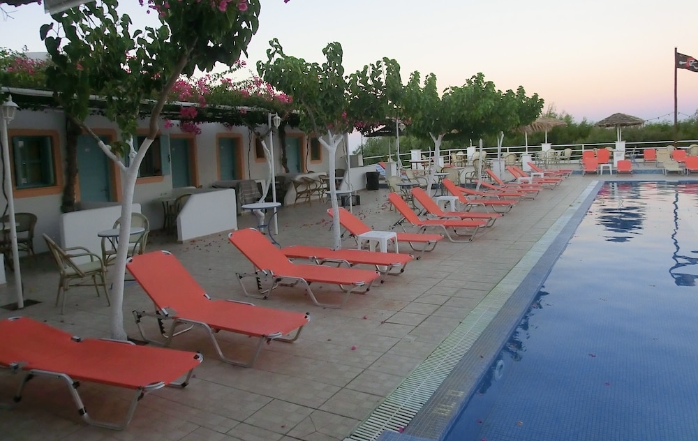 Santorini Camping & Hostel