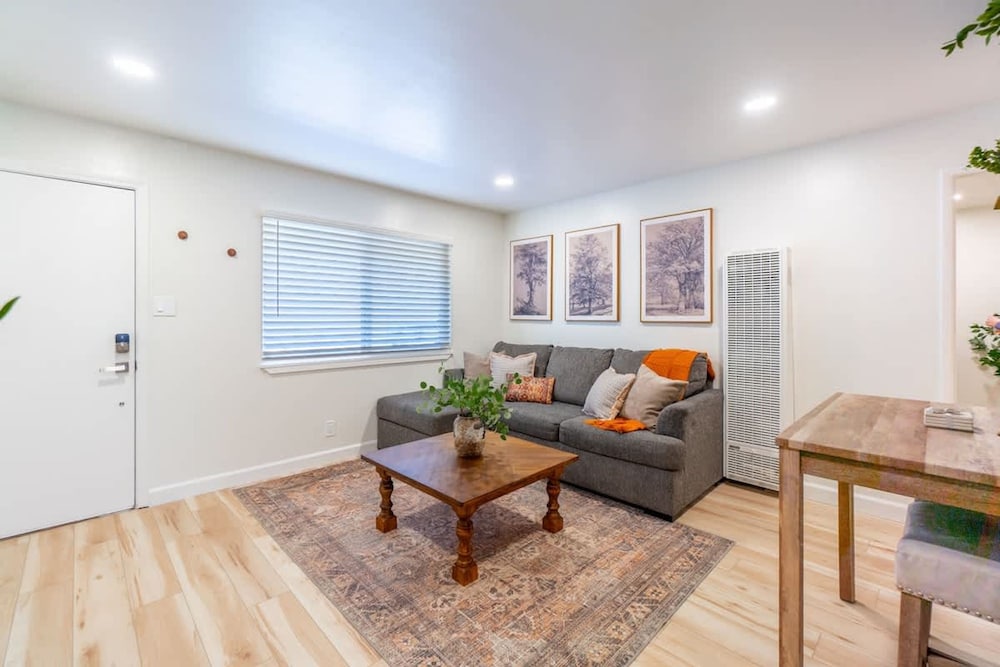 Luxe Loft - UNR Pet Friendly