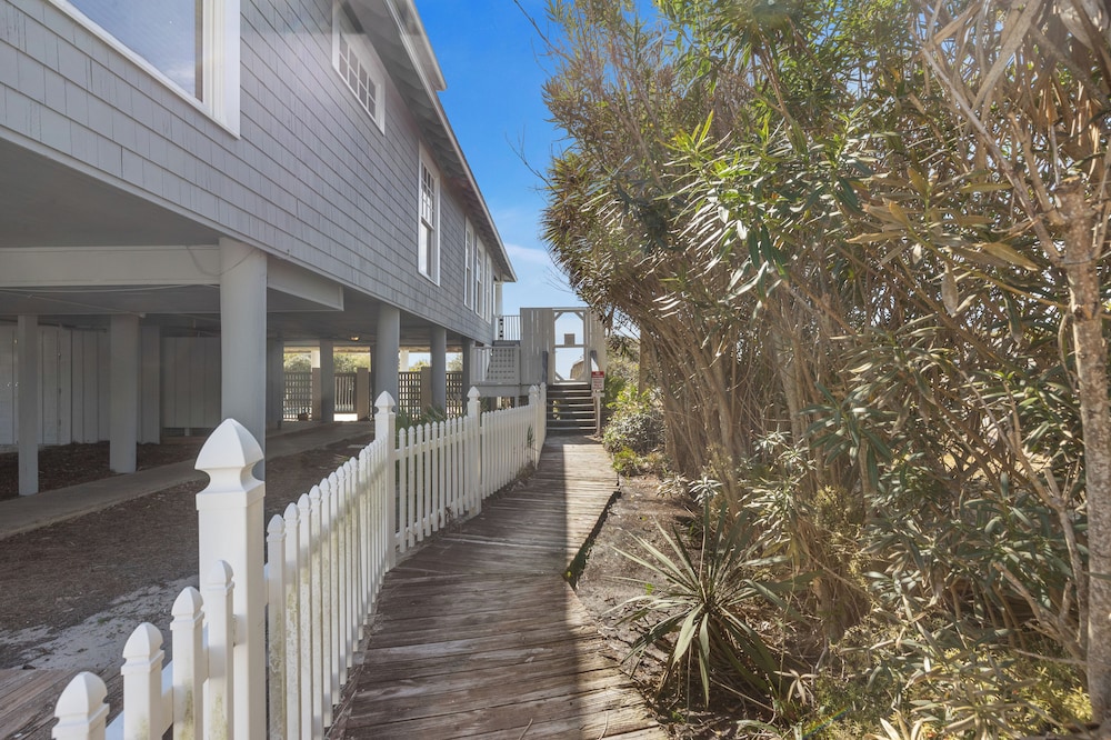 A Winterpast by the Sea - Gulf Front on 30A With Private Pool!