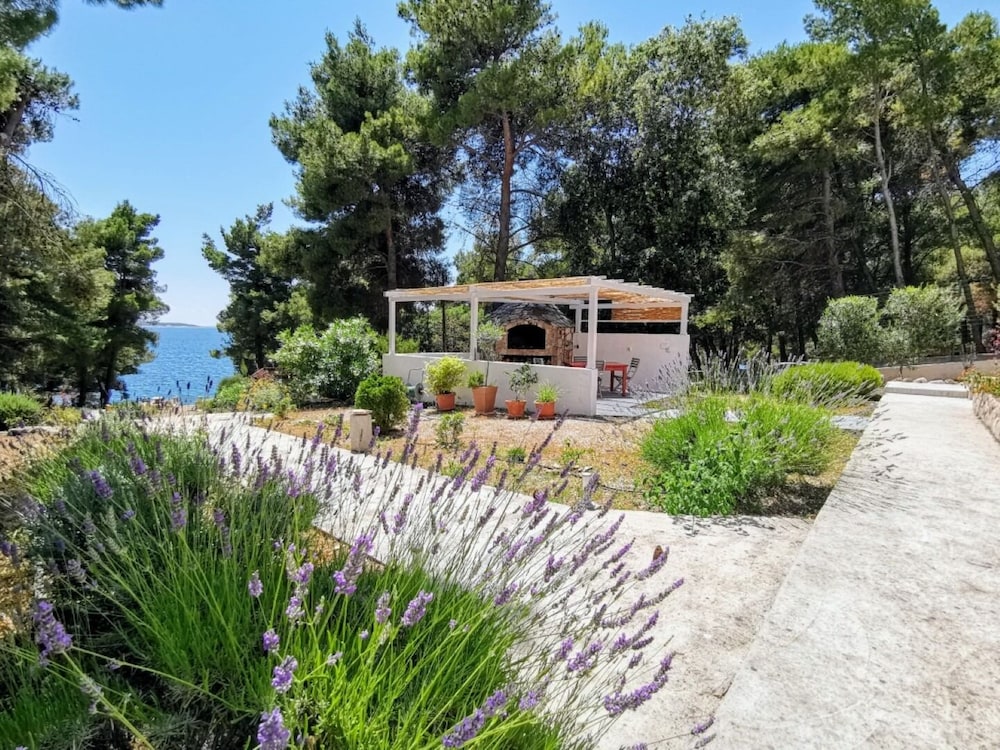 Dino - Gorgeous Garden - A2 Hvar view 5