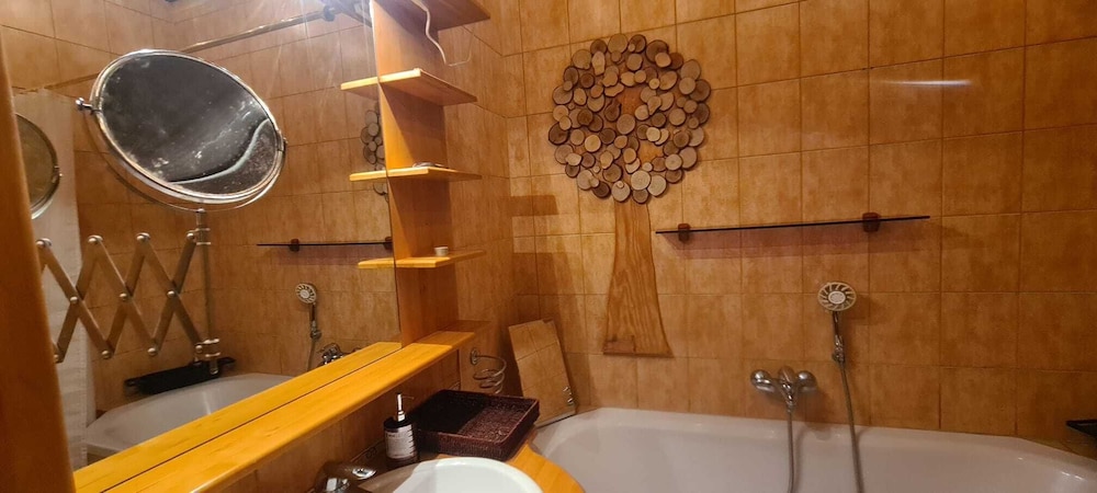 Elegant 2BR Prime Central Location