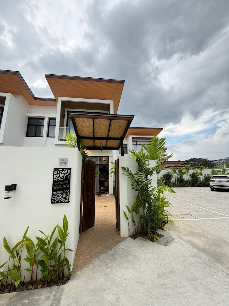 Goldena Residence Pool Villas
