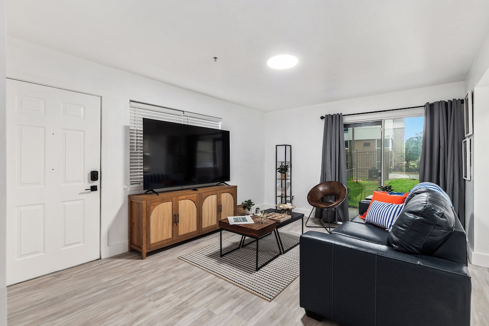 Cozy UF Condo Near Shands UF on Archer