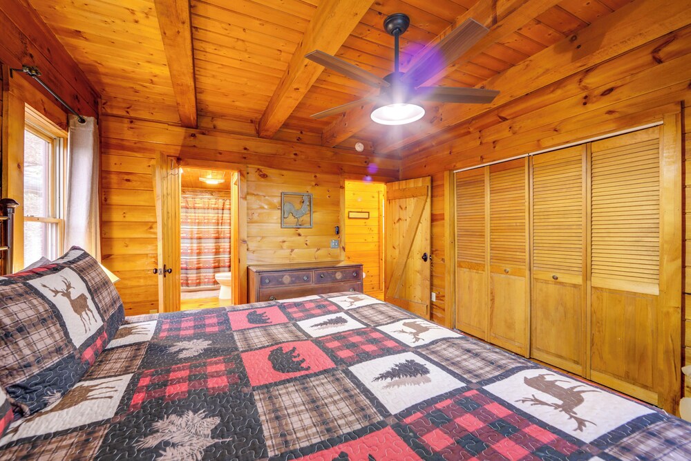 Creek On-site! Cabin 7 Mi to Cataloochee Ski Area