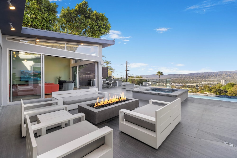 Mulholland View - Mid-century Modern Escape w/ Infinity Pool