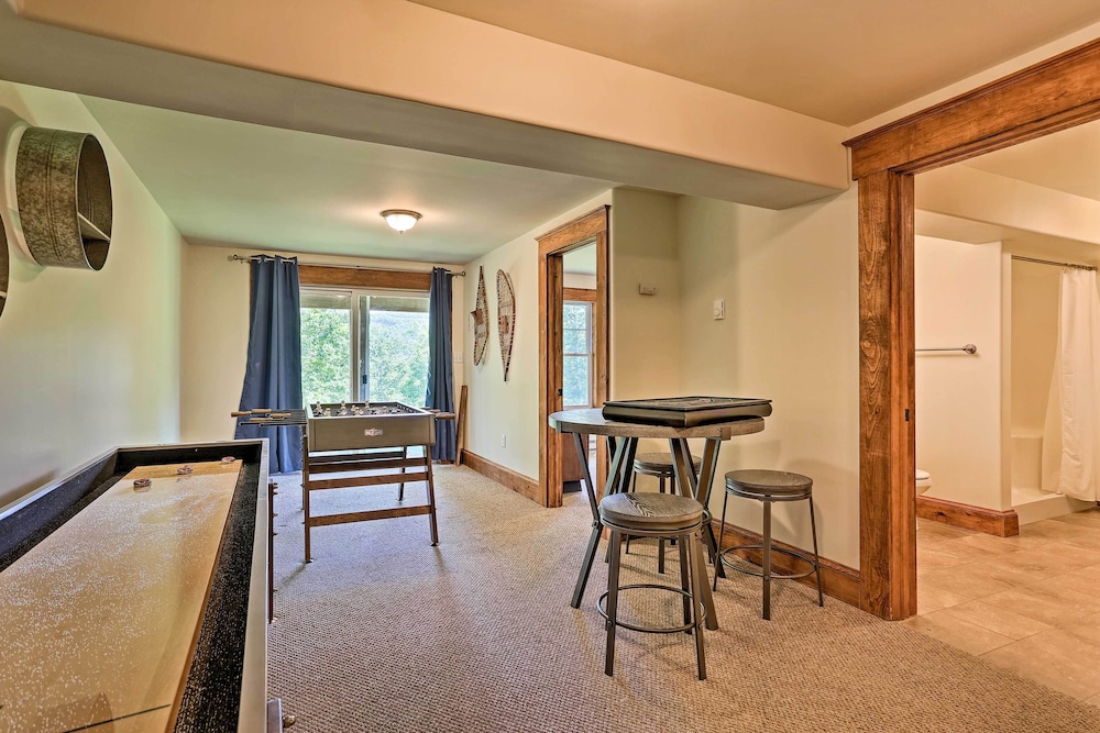 Retreat W/game Room & Deck, 1 Mi to Camelback