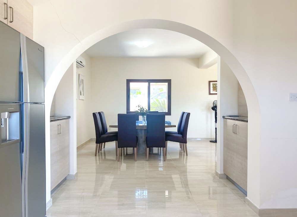 Phaedrus Living Luxury Villa Erimi