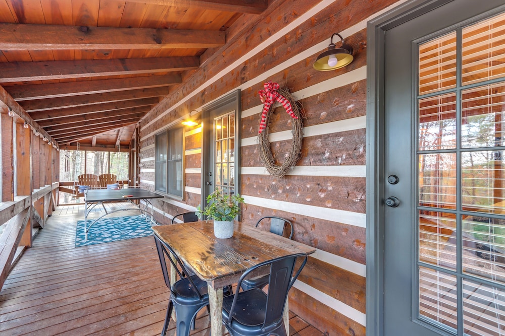 Hot Tub & Games: Ridgetop Cabin in Blue Ridge!