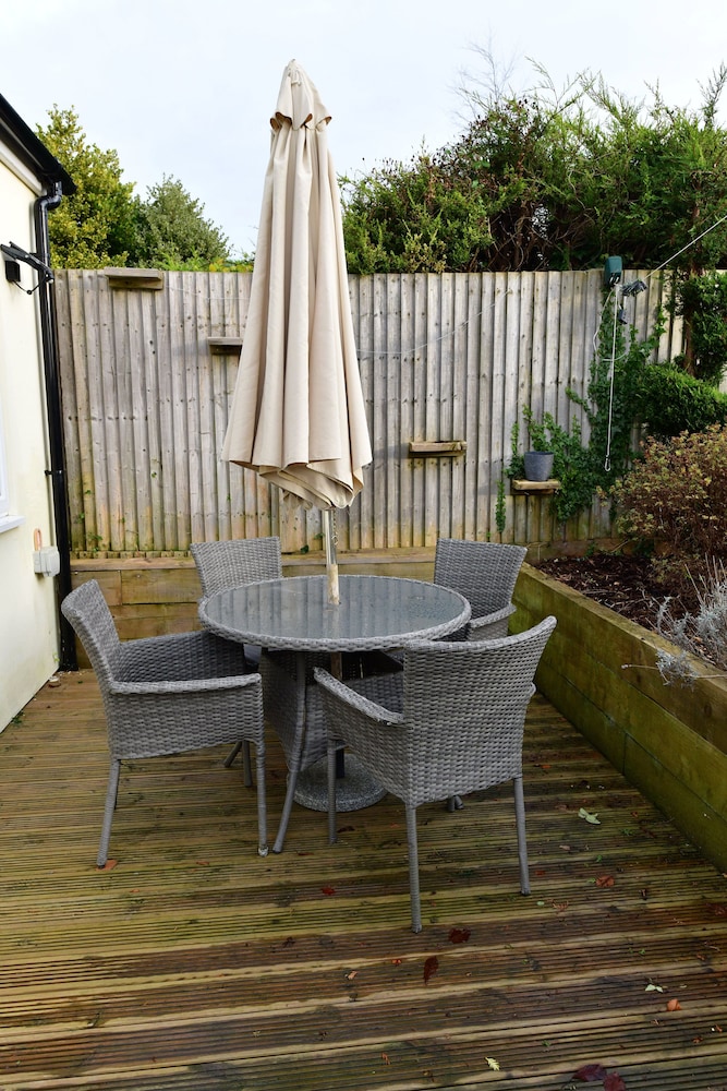 2Bd Garden Home - A Short Walk To Stonehenge