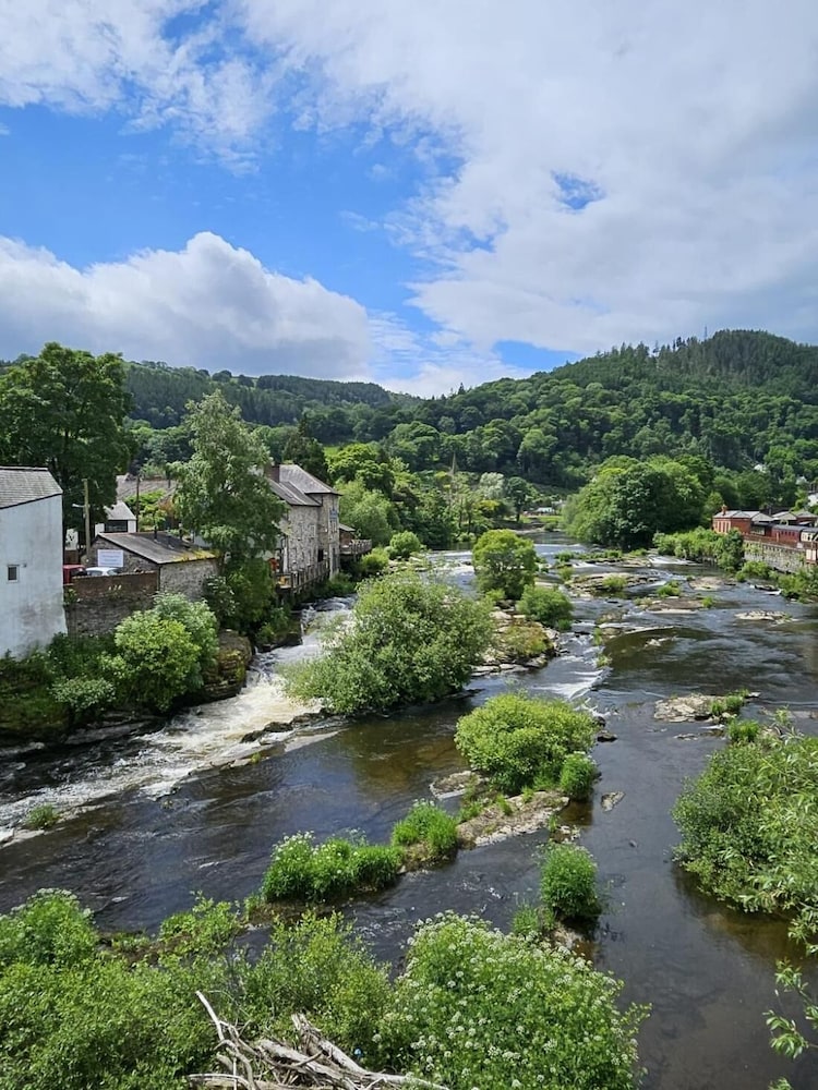 Llangollen Retreat With Stunning Views of the Castle