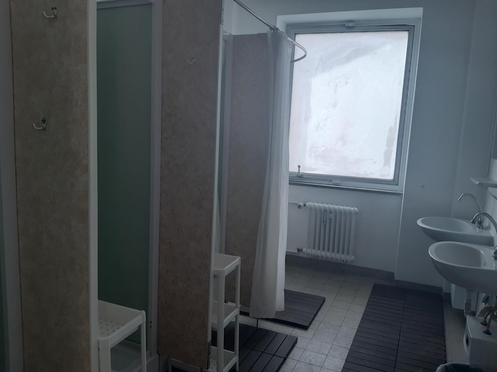 2-Rent Group Hostel Zimmer&Apartments GKP2