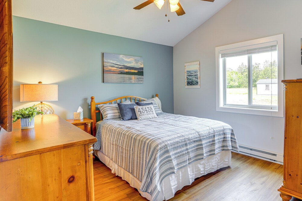 Walk to Lake: Kelleys Island Gem w/ Deck!