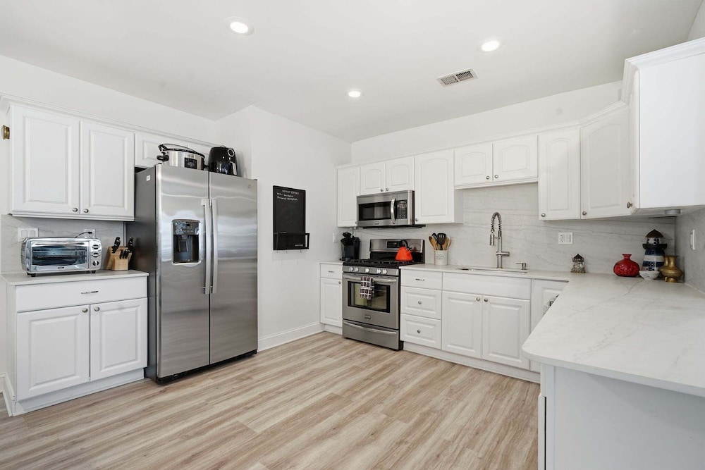 Sea Bright Gem Steps To Beach + Parking 4 Bedroom Home