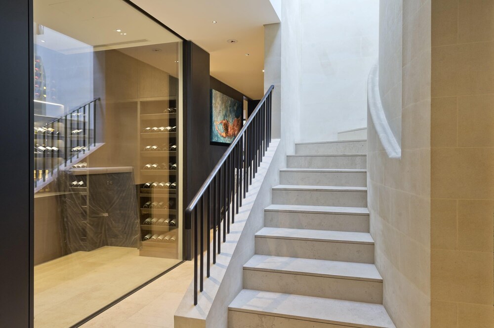 Stunning 5 bed Fulham Home w Indoor Pool Sauna and Private Garden
