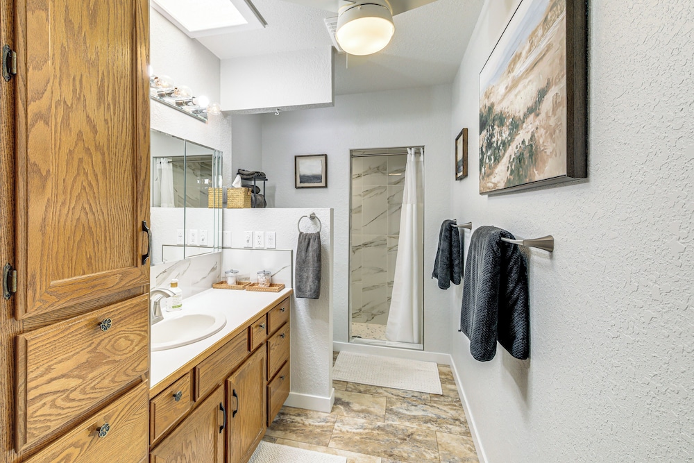 NEW Listing! Gorgeous Poolside Views: Havasu Haven