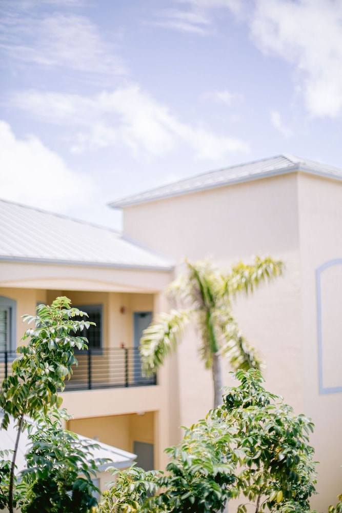 Hotel Vistalmar Beach Resort - Image 1