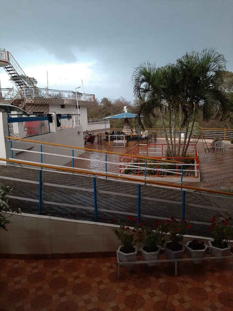 Hotel kailash parvat