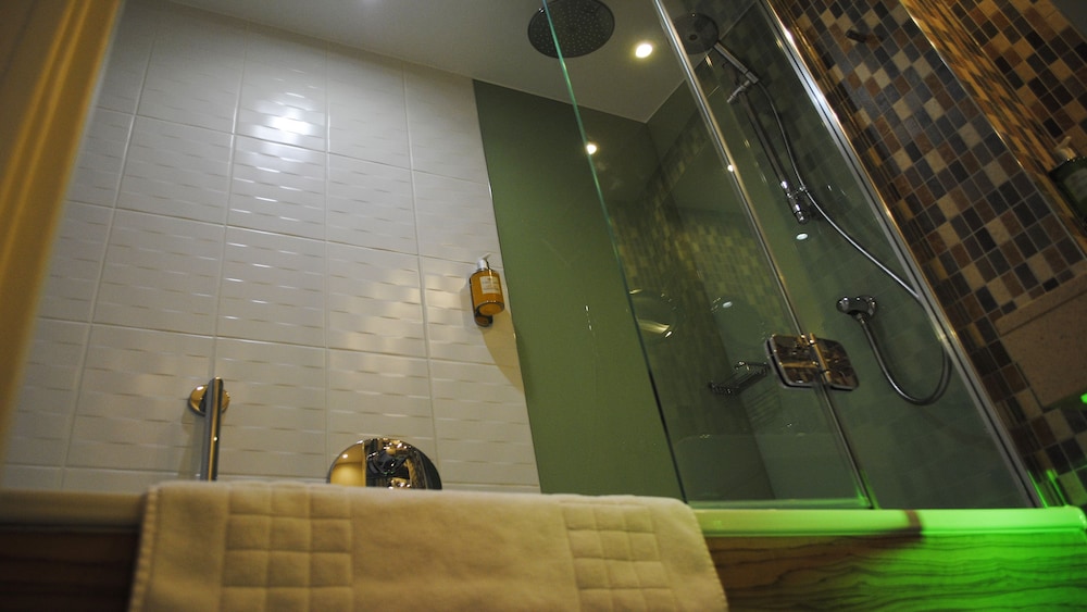 Salford Vacations - Holiday Inn Manchester-Media City UK, an IHG Hotel - Property Image 4